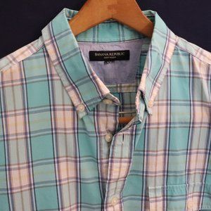 Banana Republic Men small short sleeve button shirt light blue plaid